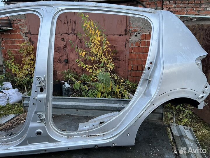 Крыло заднее Порог левый Renault Sandero 2