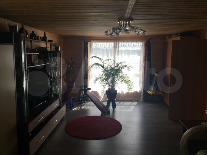 Дом 200 м² на участке 12,9 сот.