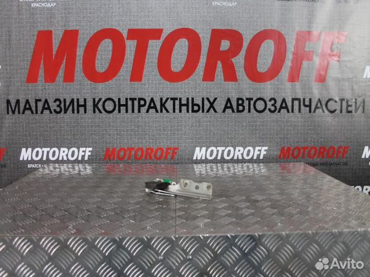 Шарнир капота правый Митсубиси Лансер CS5W А828