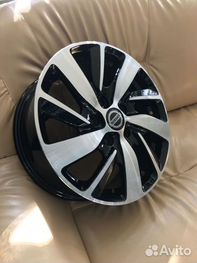 Диск литой 16 5*114,3 Et: 50 Dia: 66,1 Remain R166