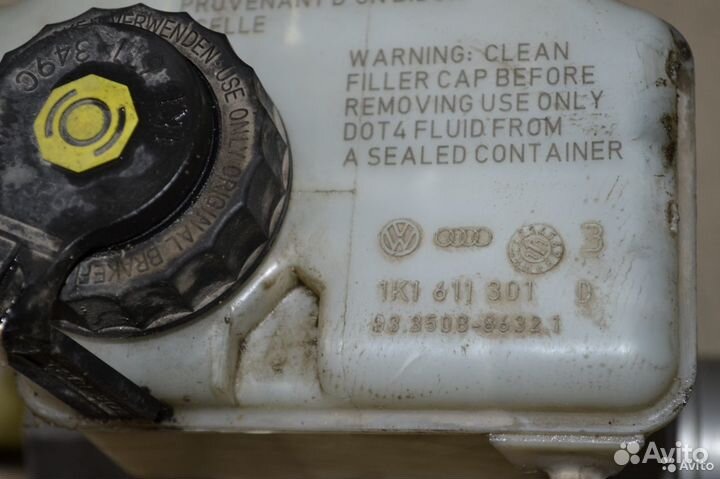 Главный тормозной цилиндр Volkswagen Touran 2