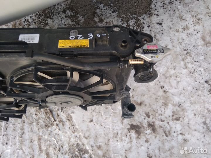 Радиатор двигателя Toyota Wish ZGE 20