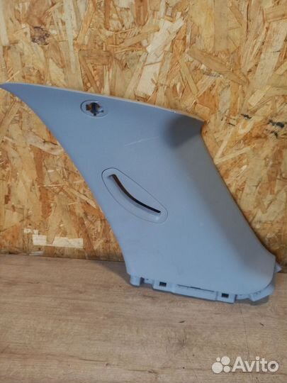 Обшивка задней стойки правая Kia Sportage 2