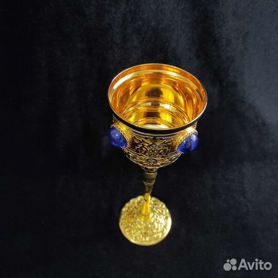 Кубок питейный. Чарка в золоте с камнями