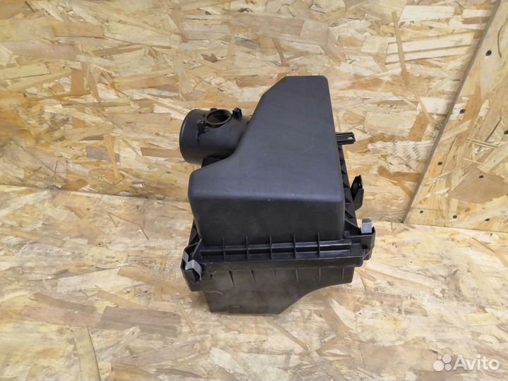 Корпус воздушного фильтра Toyota Camry