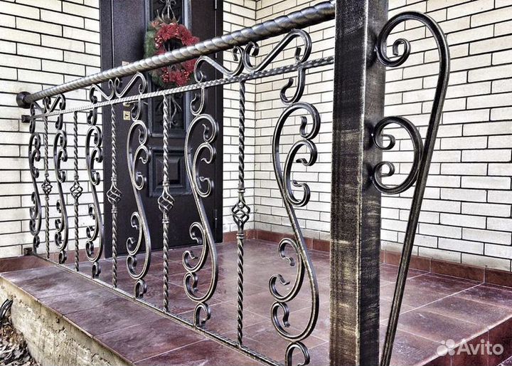 Уличные перила