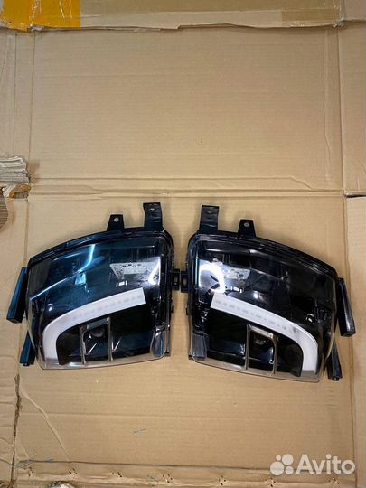 Оригинальные противотуманки на Tesla Model X