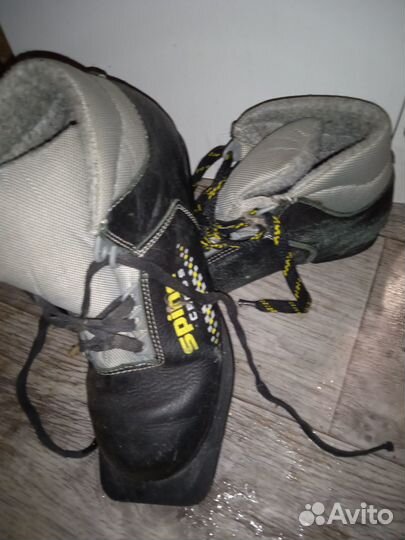 Лыжные ботинки