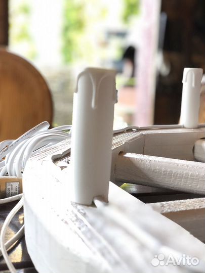 Колесо от телеги люстра