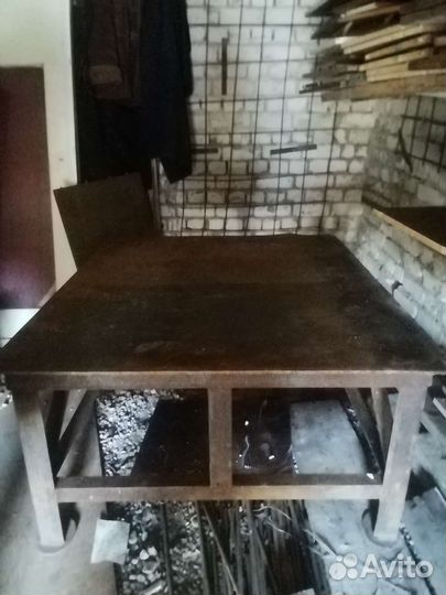 Металлический стол