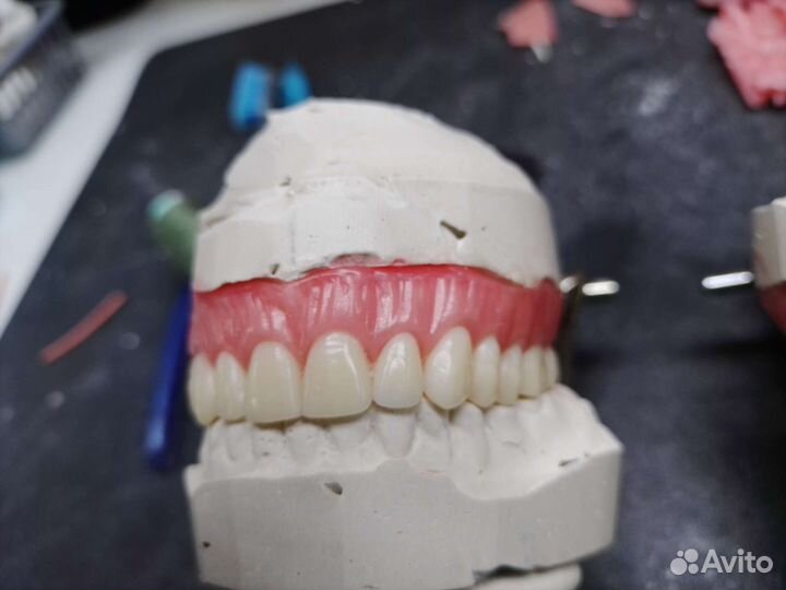 Зубной техник