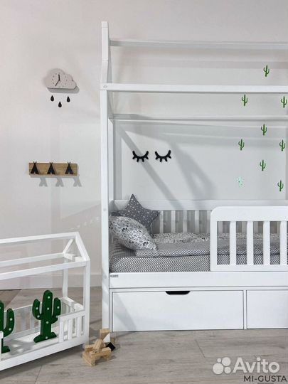 Кровать домик