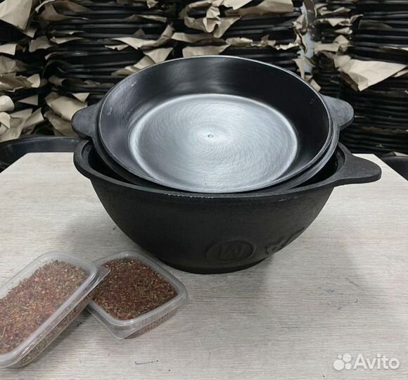 Казан с чугунной крышкой