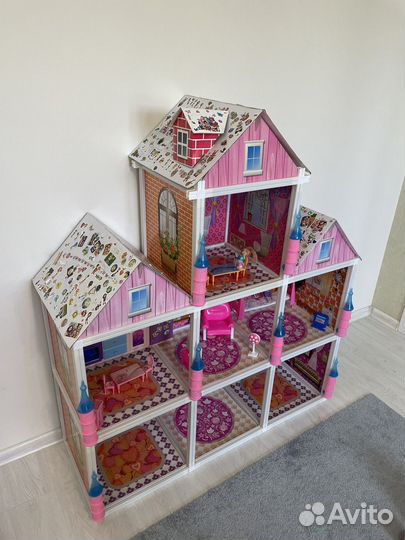 Домик кукольный с мебелью