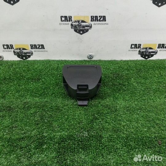 Крепление знака аварийной остановки Audi A4