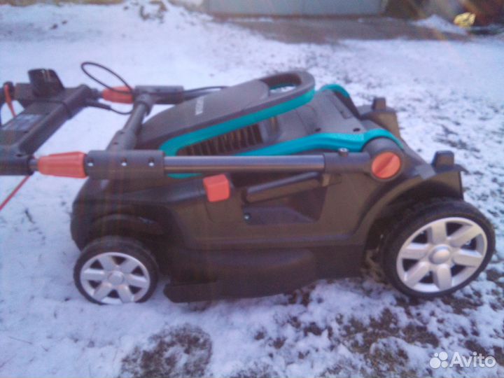 Электрическая газонокосилка gardena новая