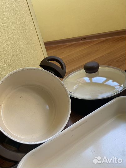 Эмалированные кастрюля, сотейник и жаровня