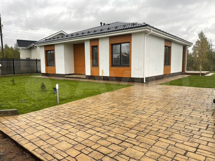 Дом 139 м² на участке 5 сот.