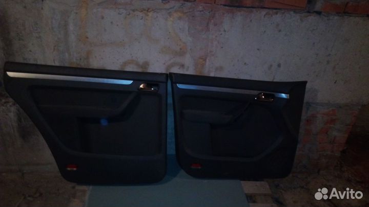 Двери на volkswagen touran полный комплект