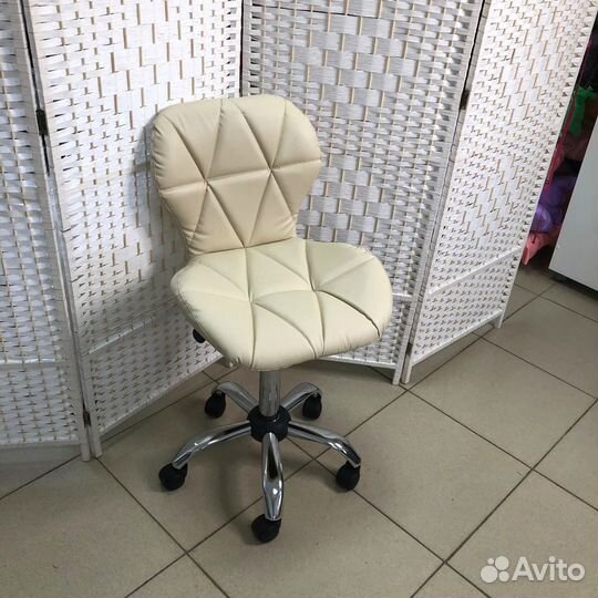 Стул мастера маникюра