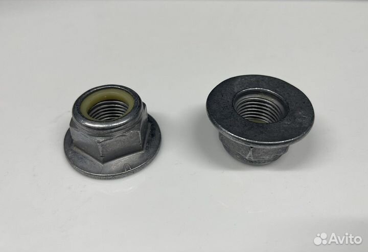 Оригинальная гайка на BMW 07146875114