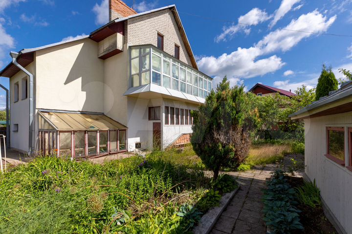 Дом 298 м² на участке 11 сот.