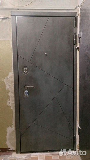 Дверь входная из дерева