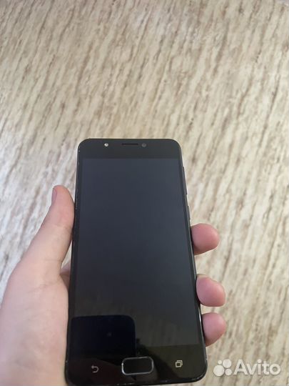 Телефон Asus zenfone 4 Max