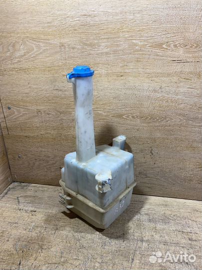 Бачок омывателя Hyundai Elantra XD B38