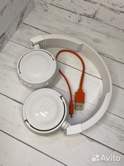 Беспроводные наушники JBL T450BT white белые