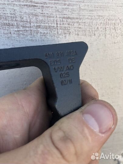 Петли дверные на Tiguan