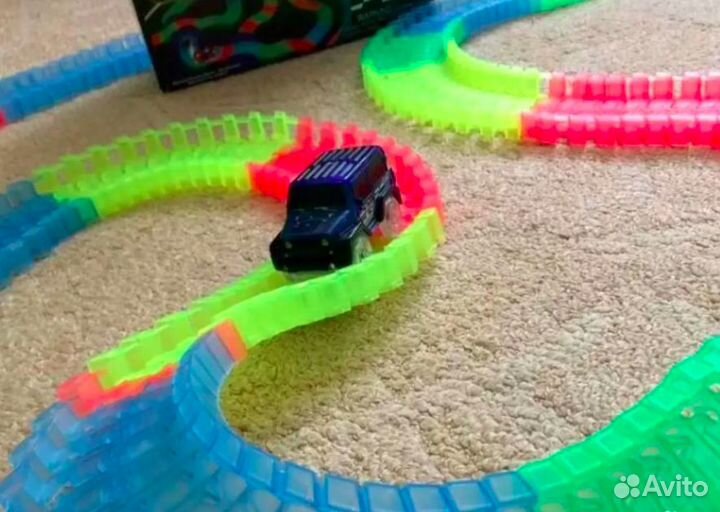 Magic Tracks гибкая трасса 3 м х 4 см + 1 машинка