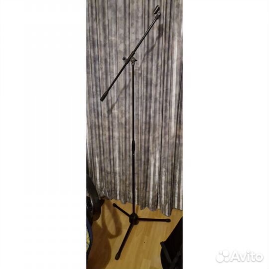 Высокая стойка под микрофон