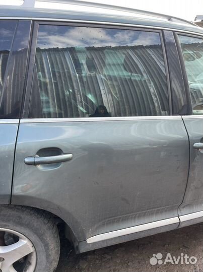Задняя правая дверь Volkswagen Touareg 1