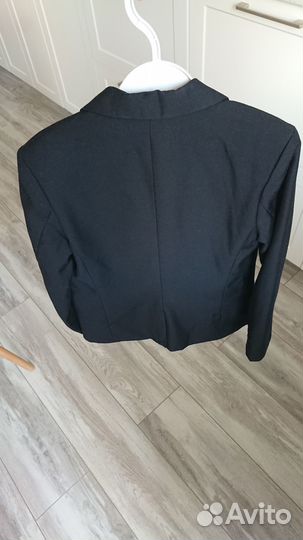 Пиджак чёрного цвета на мальчика 128