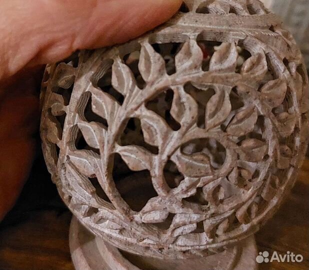 Подсвечник резной