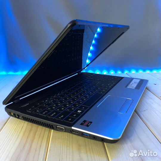 Ноутбук Acer E1-521-11204