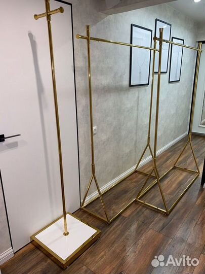 Вешало напольное