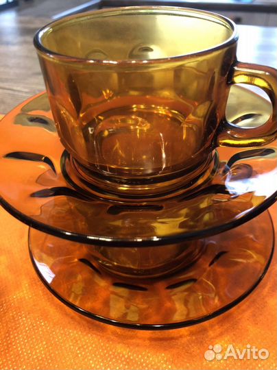 Кофейный сервиз из темного стекла