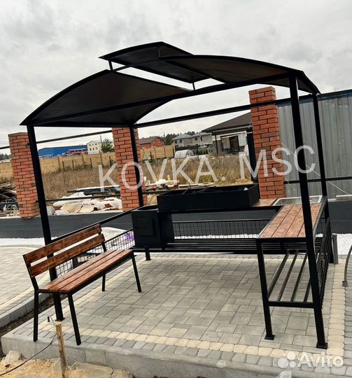 Мангал с крышей