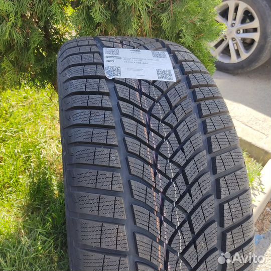 Goodyear UltraGrip Performance+ 215/65 R16