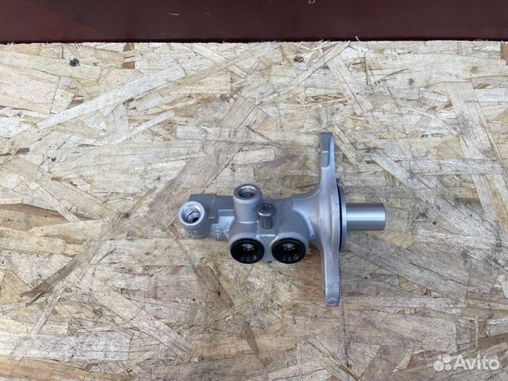 Главный тормозной цилиндр Renault Logan