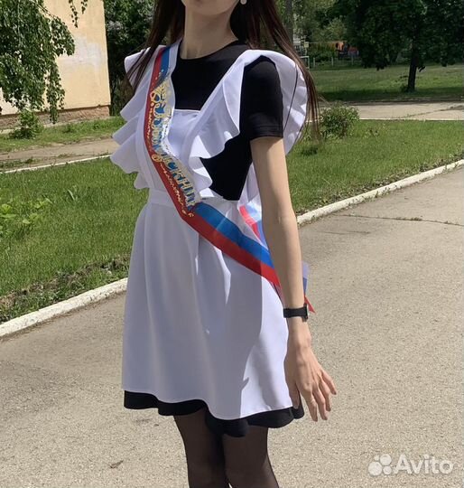 Белый школьный фартук