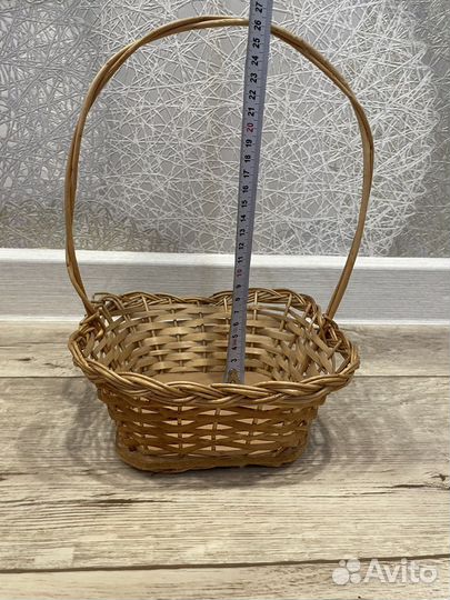 Корзины плетеные, большие и маленькие