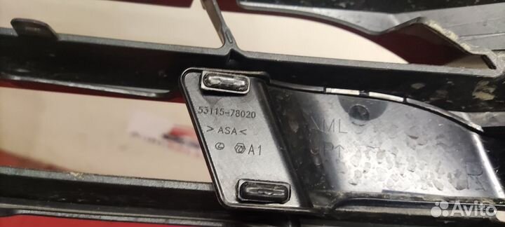 Решетка радиатора Lexus NX