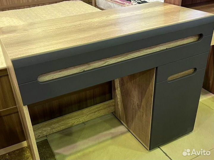 Туалетный Стол