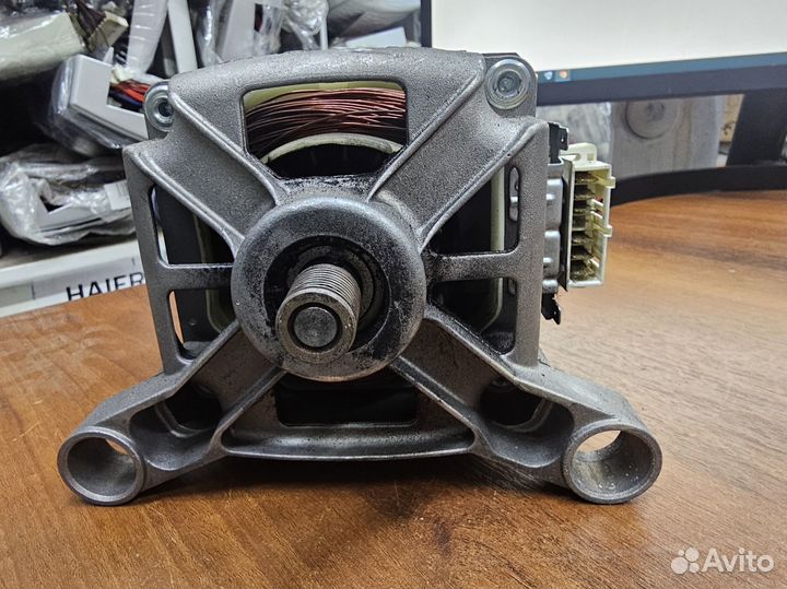 Двигатель Indesit 160016209.00