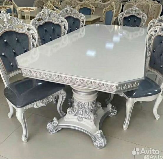 Стол и стулья