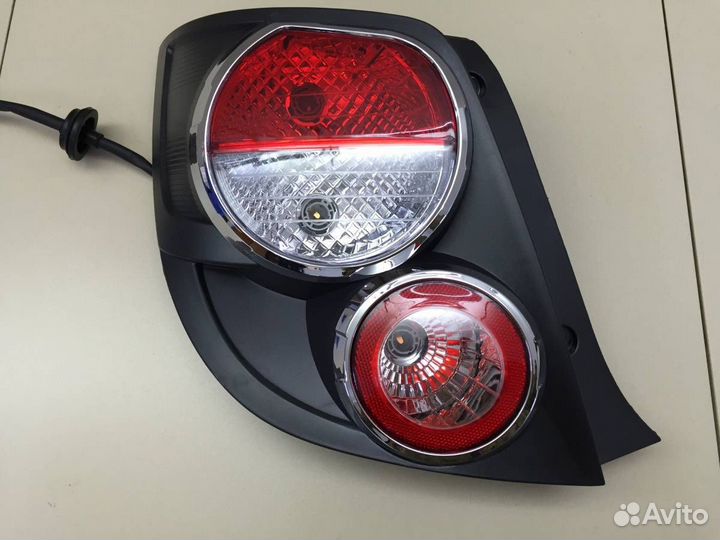 Фонарь задний левый Chevrolet Aveo T300 2011