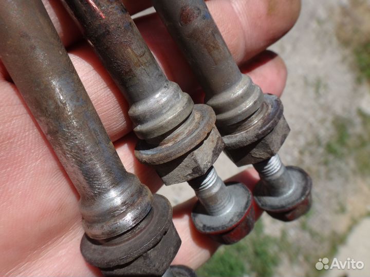 Приус 30 направляющая суппорта Задняя Prius 09-16